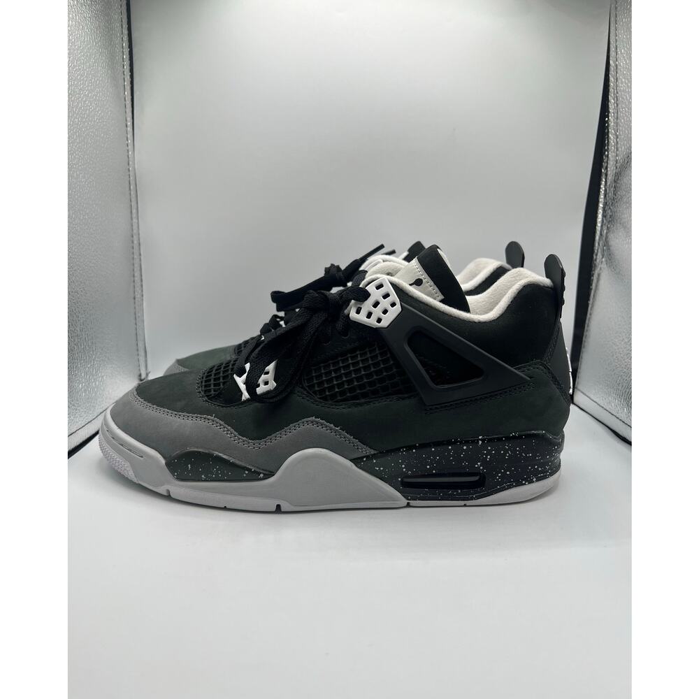 Air Jordan 4 Retro “Fear” 2024 size 9 men’s